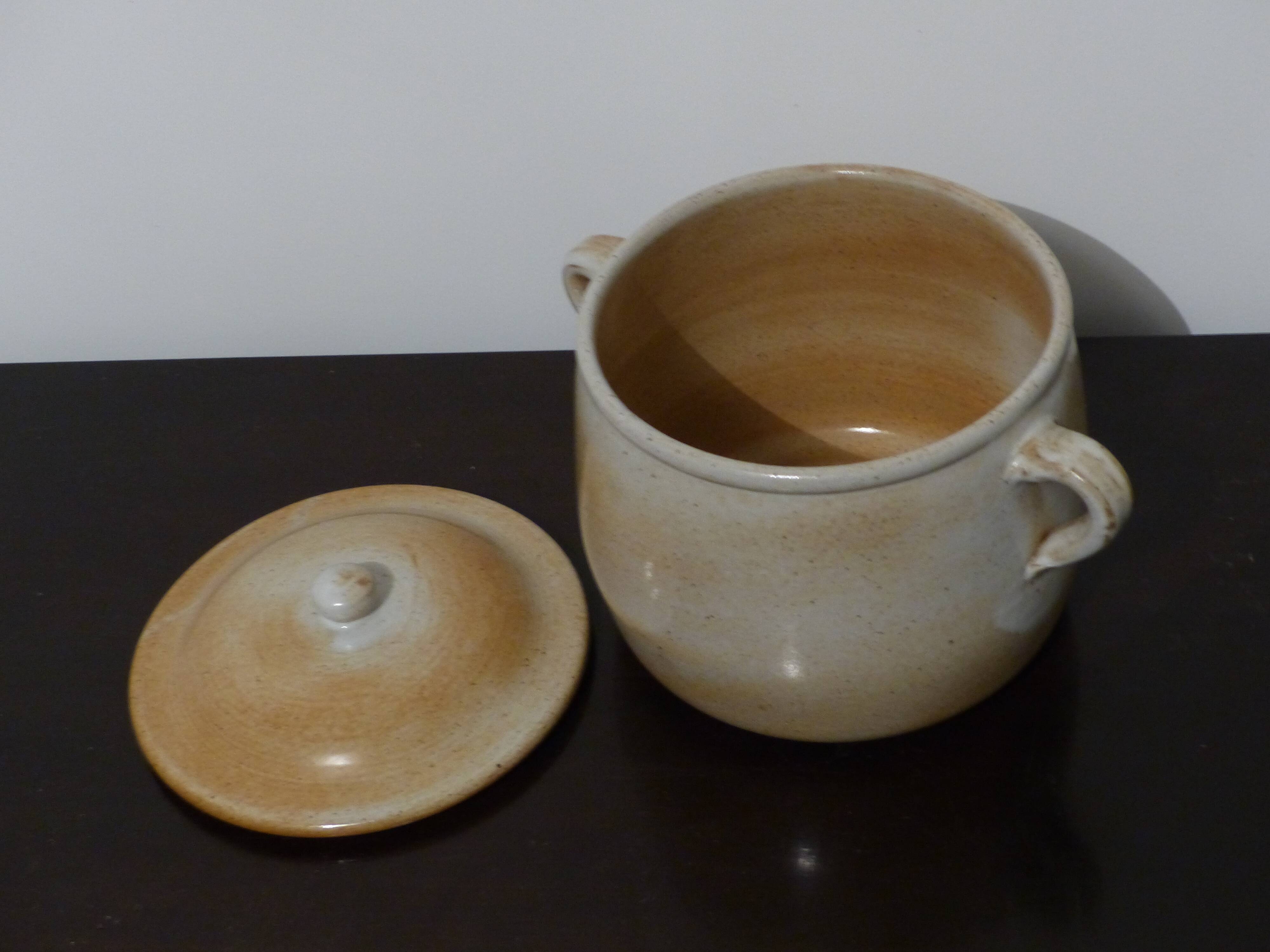 Soup tureen, glazed earthenware pot.