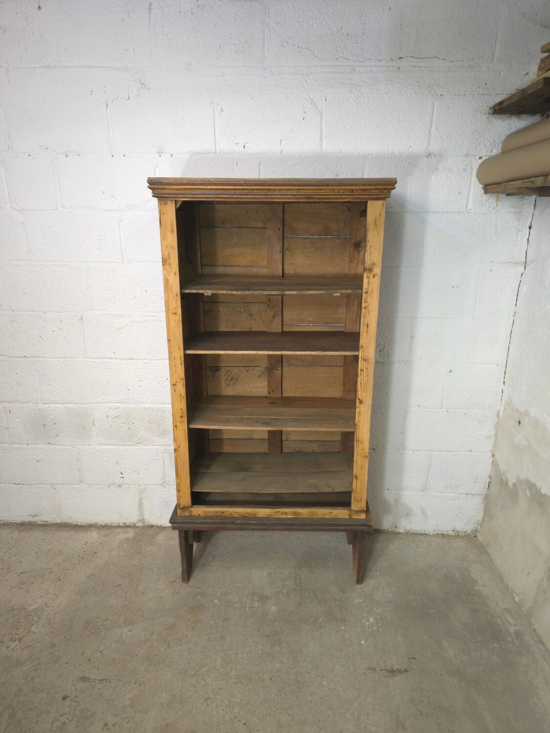 Antique freestanding shelf