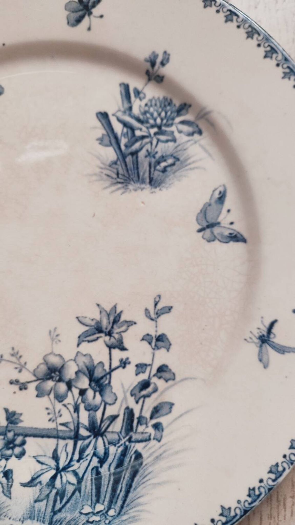 4 assiettes plates en faience de Sarreguemines, Tsarine