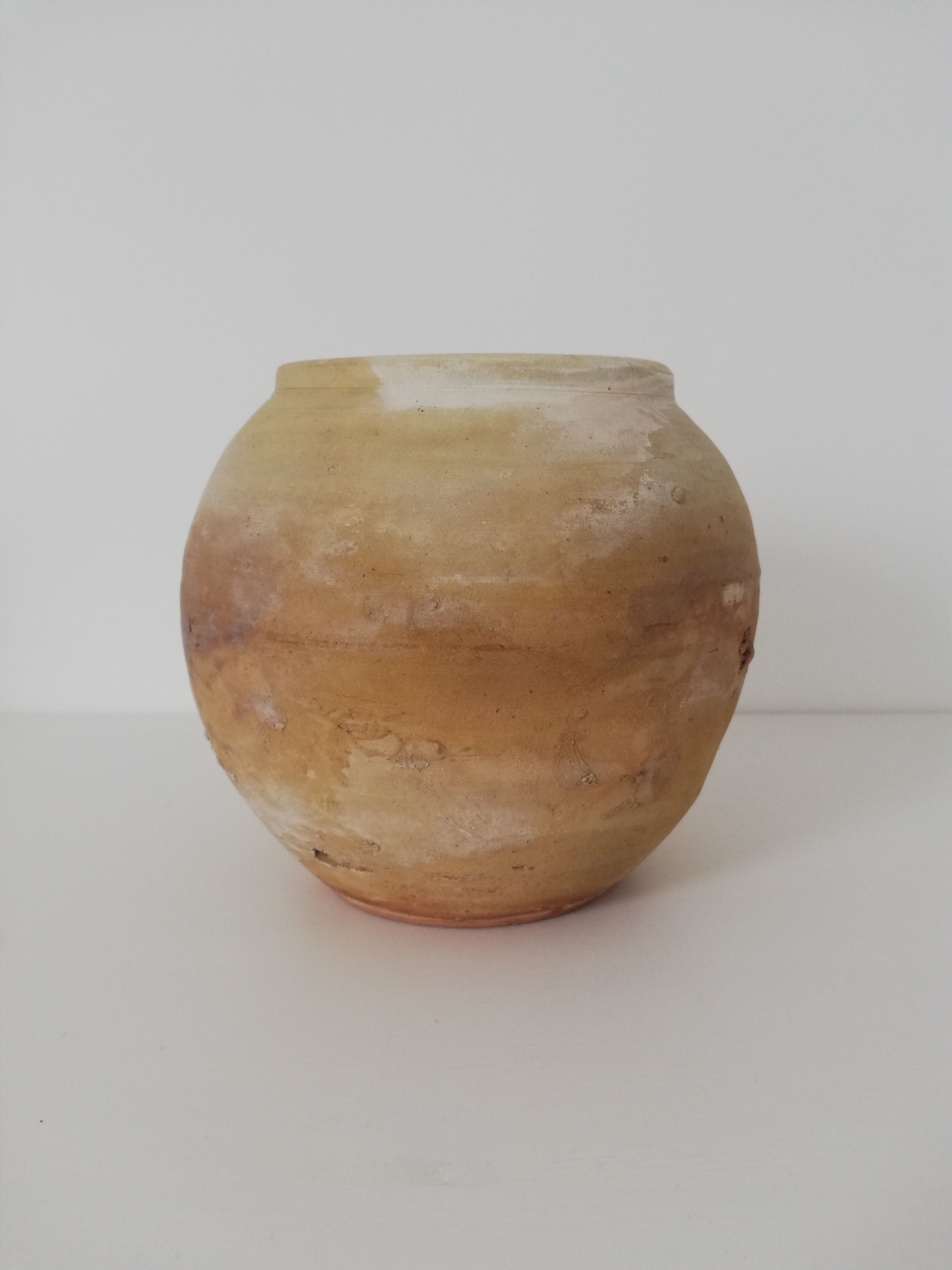 Earthen pot