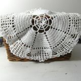 Round placemat in French crocheted lace in white cotton
