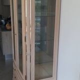 Display case in whitewashed oak