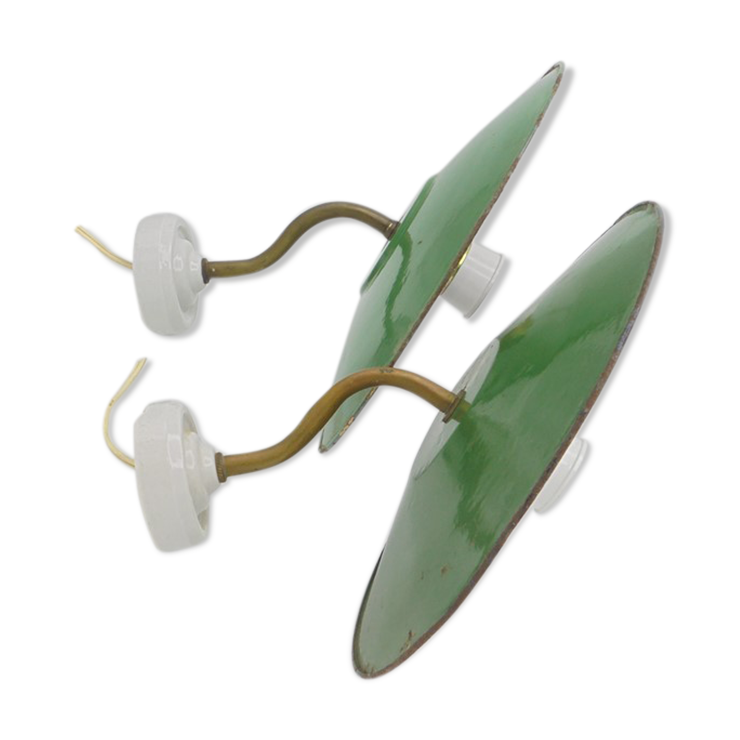 Duo of enamelled sheet metal sconces