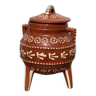 Terracotta pottery / artisanal pot