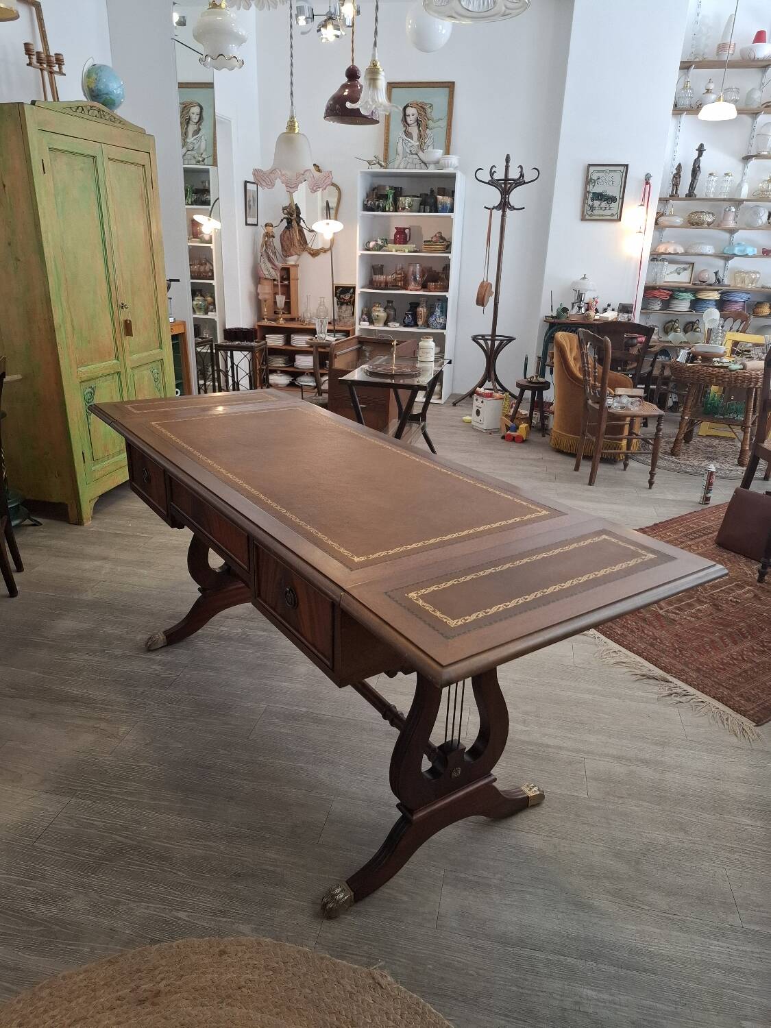 English desk in solid mahogany with lion paws. Leather top
