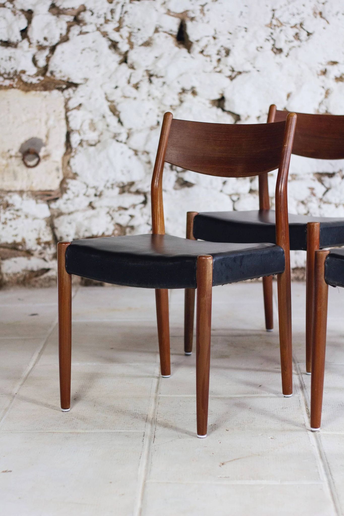 4 Scandinavian Fristho Franeker chairs in teak and skai, 1960.
