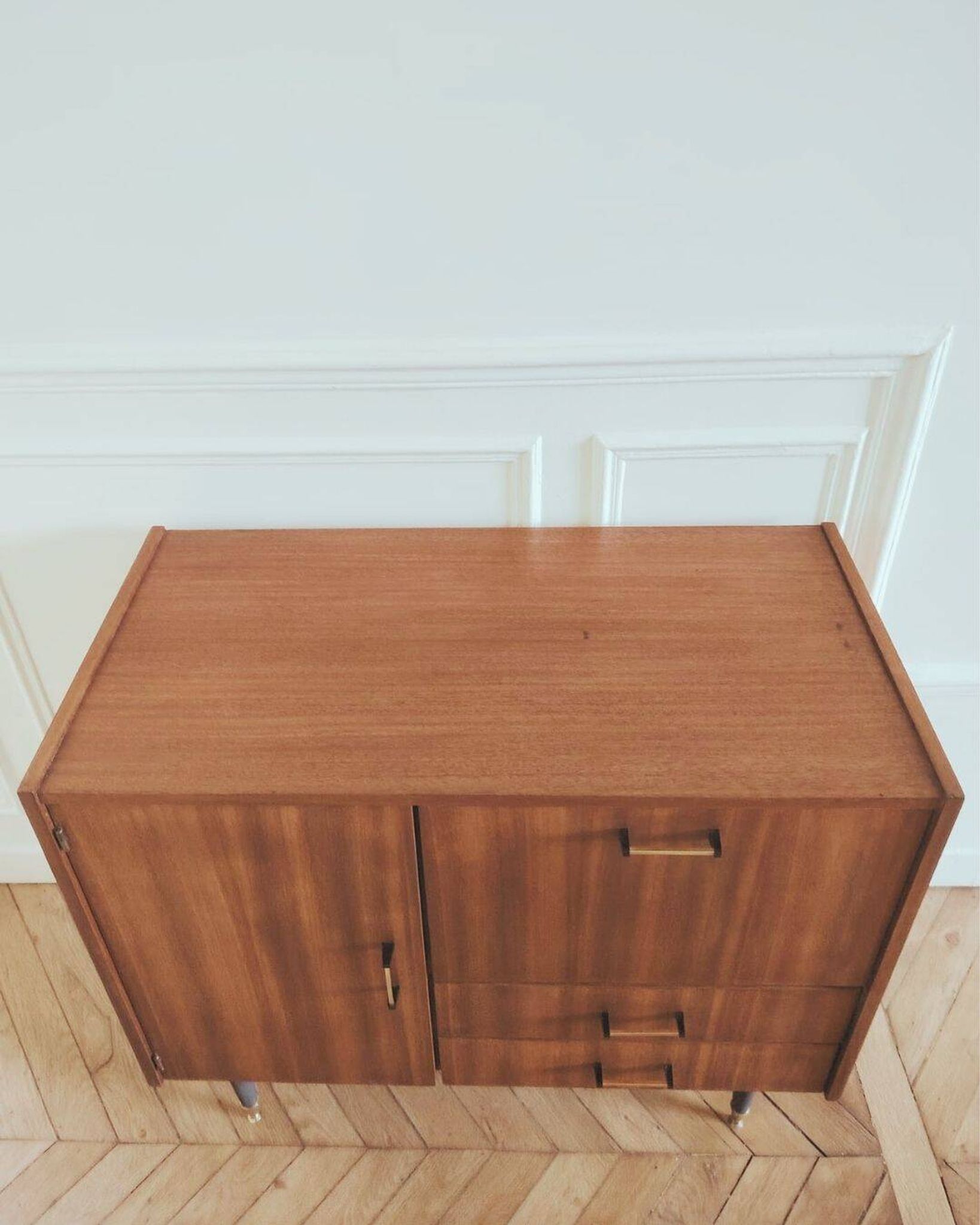 Small renovated vintage sideboard, 1950s-60s in dark wood veneer.