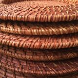 Set of 6 wicker and rattan undertributions