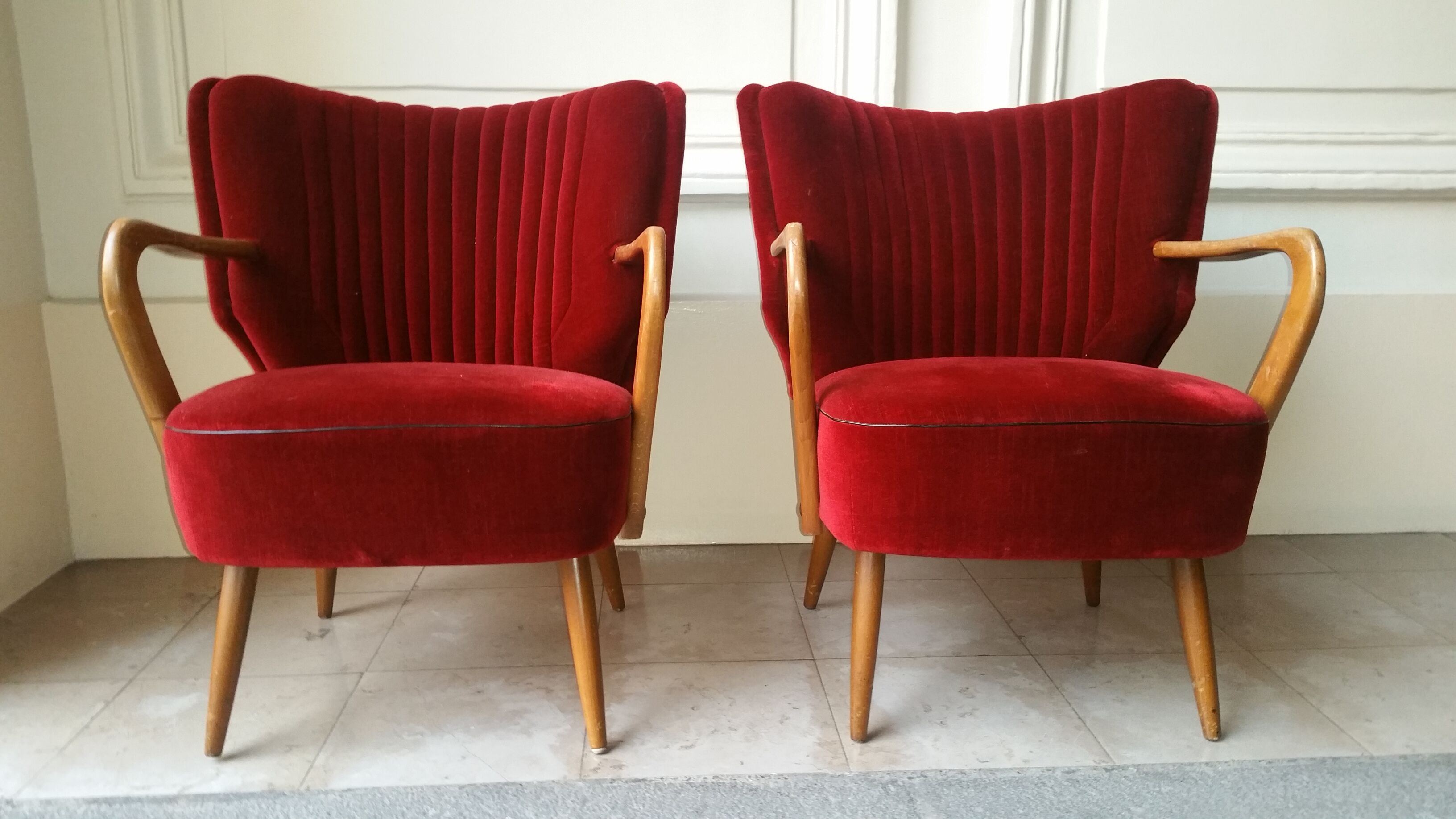 1/4 chairs red cinema cocktails