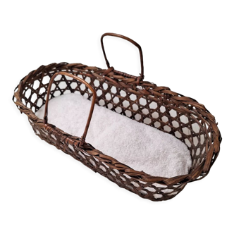 Wicker doll bassinet