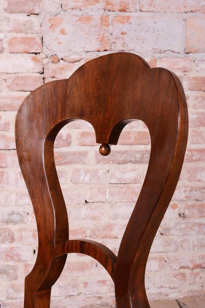 Biedermeier Chairs in Walnut, Austria, 1830s, Set of 4