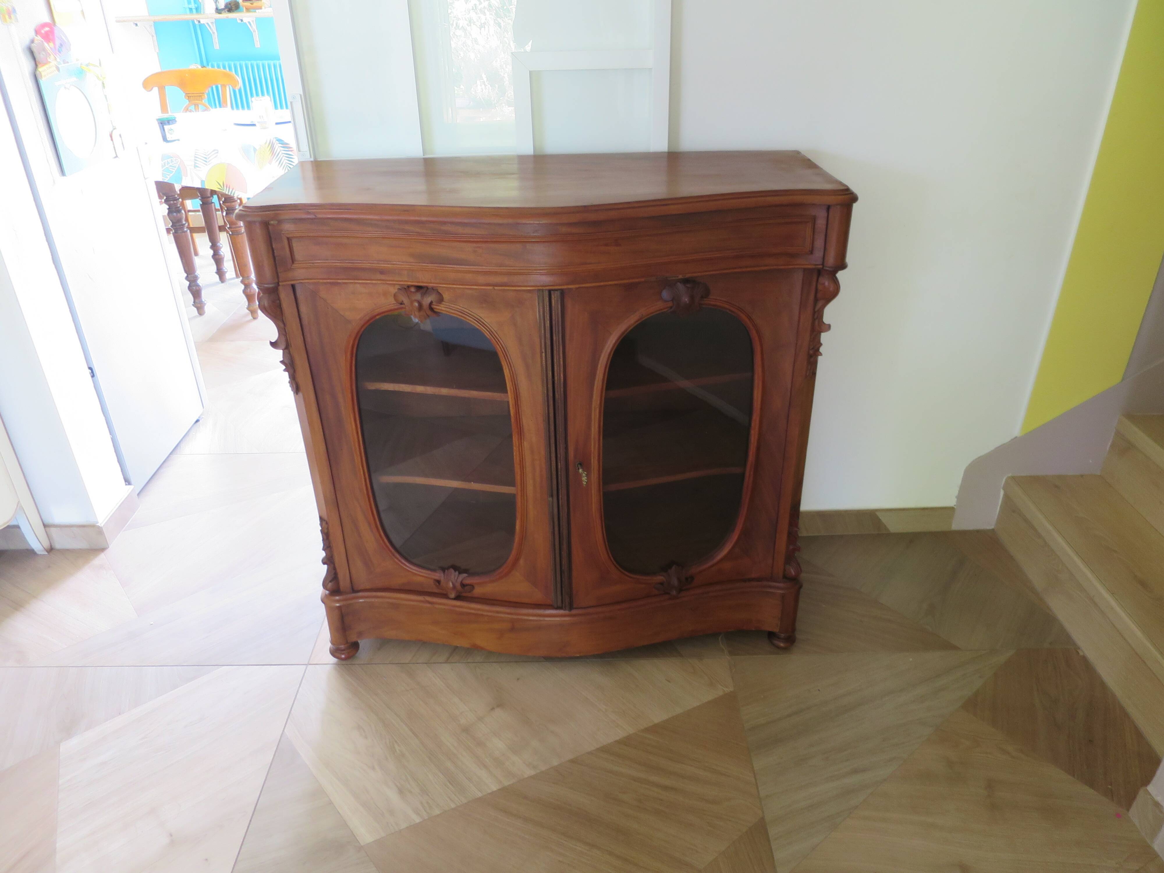 Curved showcase library carved wood 2 doors mahogany English style