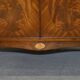 Cabinet à boissons flammé en acajou et satin style Sheraton Revival