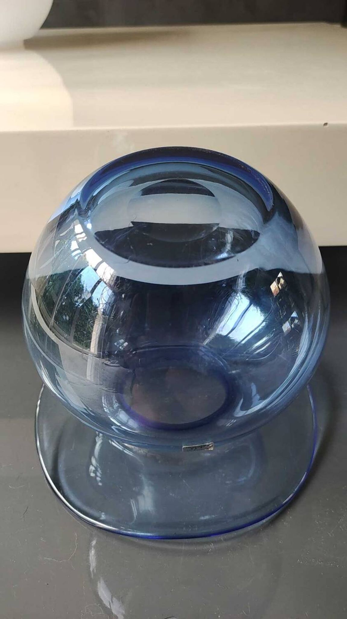 Bohemia Selection ball vase in handmade crystalline. Cobalt blue.