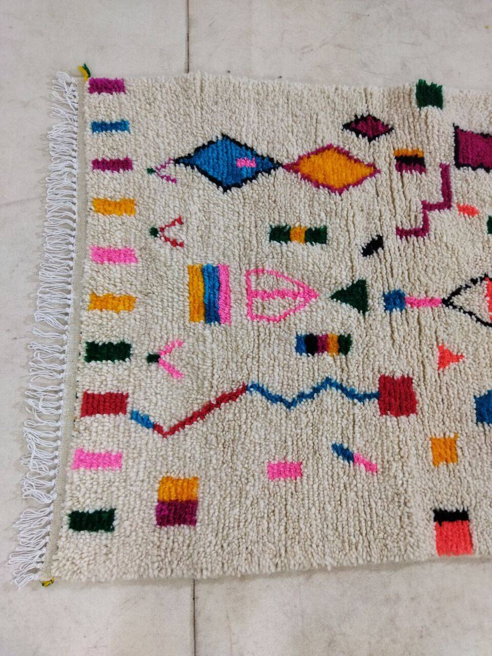 Handmade moroccan berber rug 138 x 104 cm