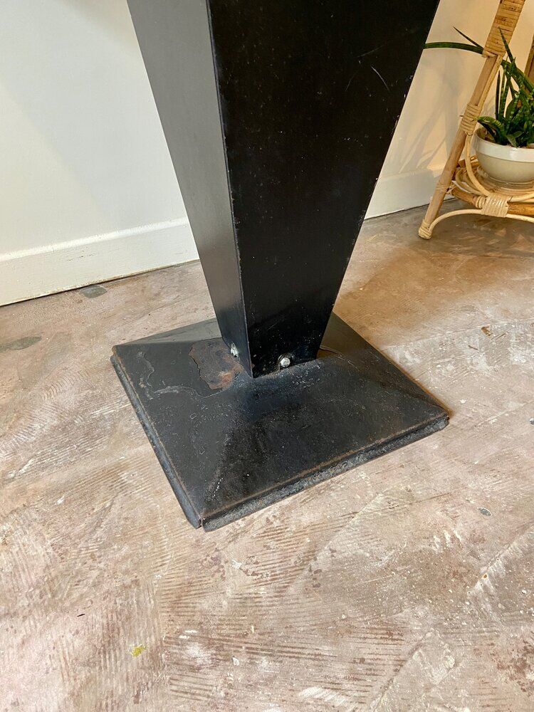 Black metal table ☐ 80 x 80 cm