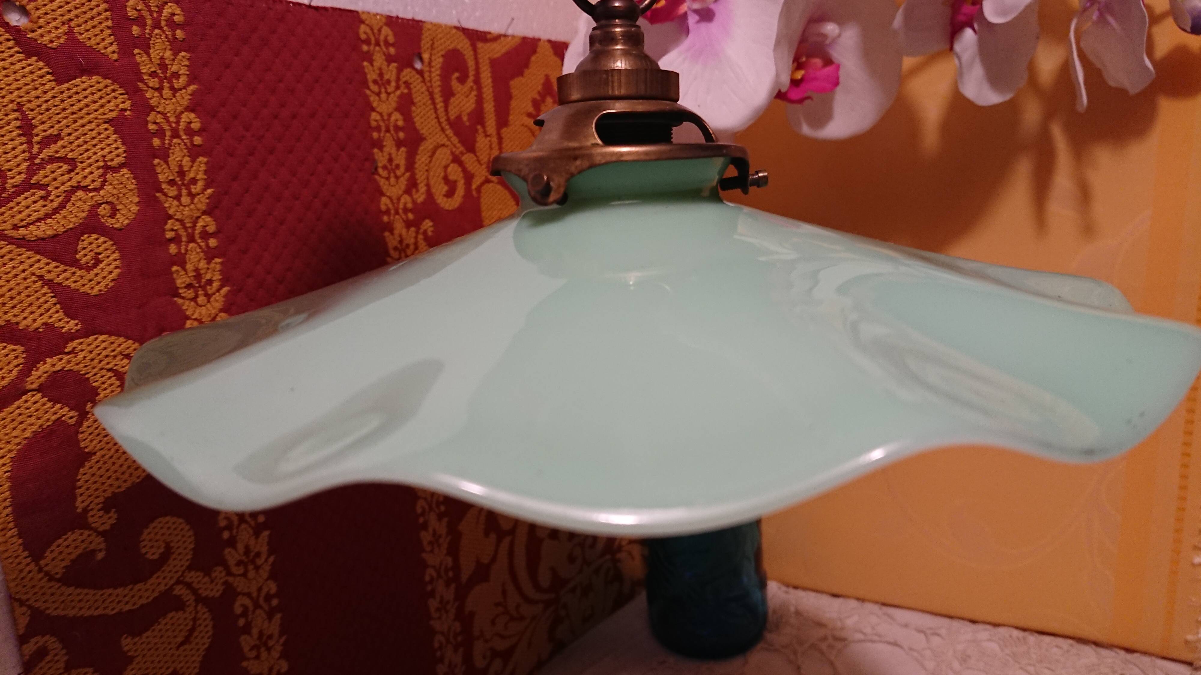 Suspension en verre france période 1940 coloris vert