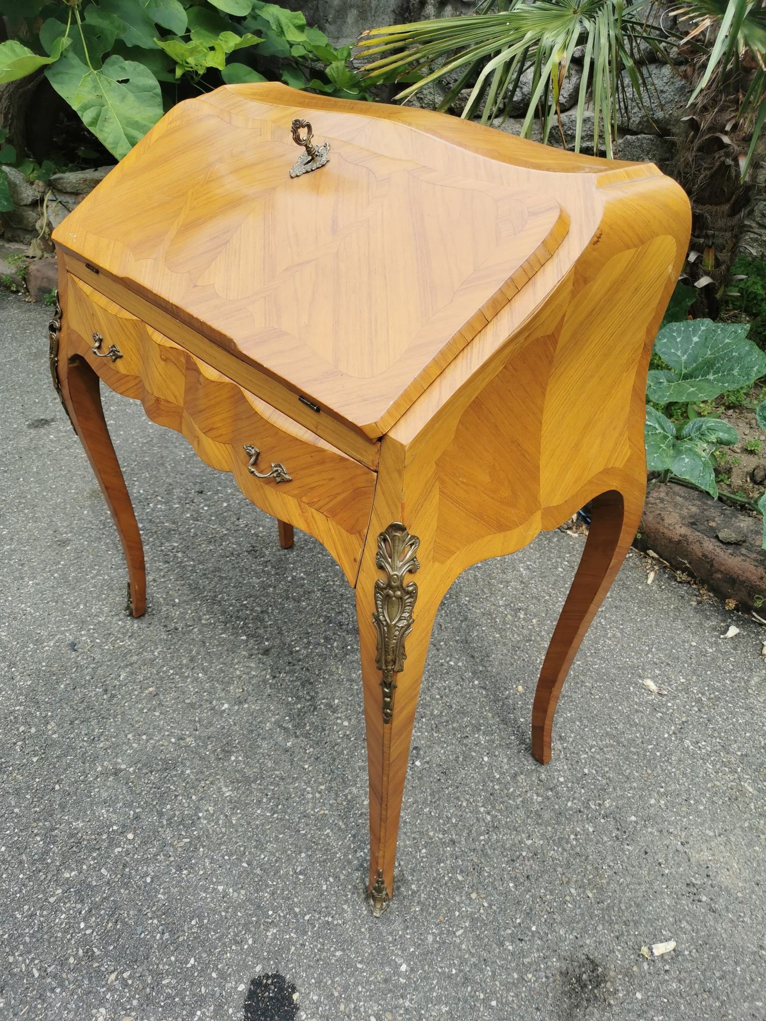 Bureau à pente style Louis XV