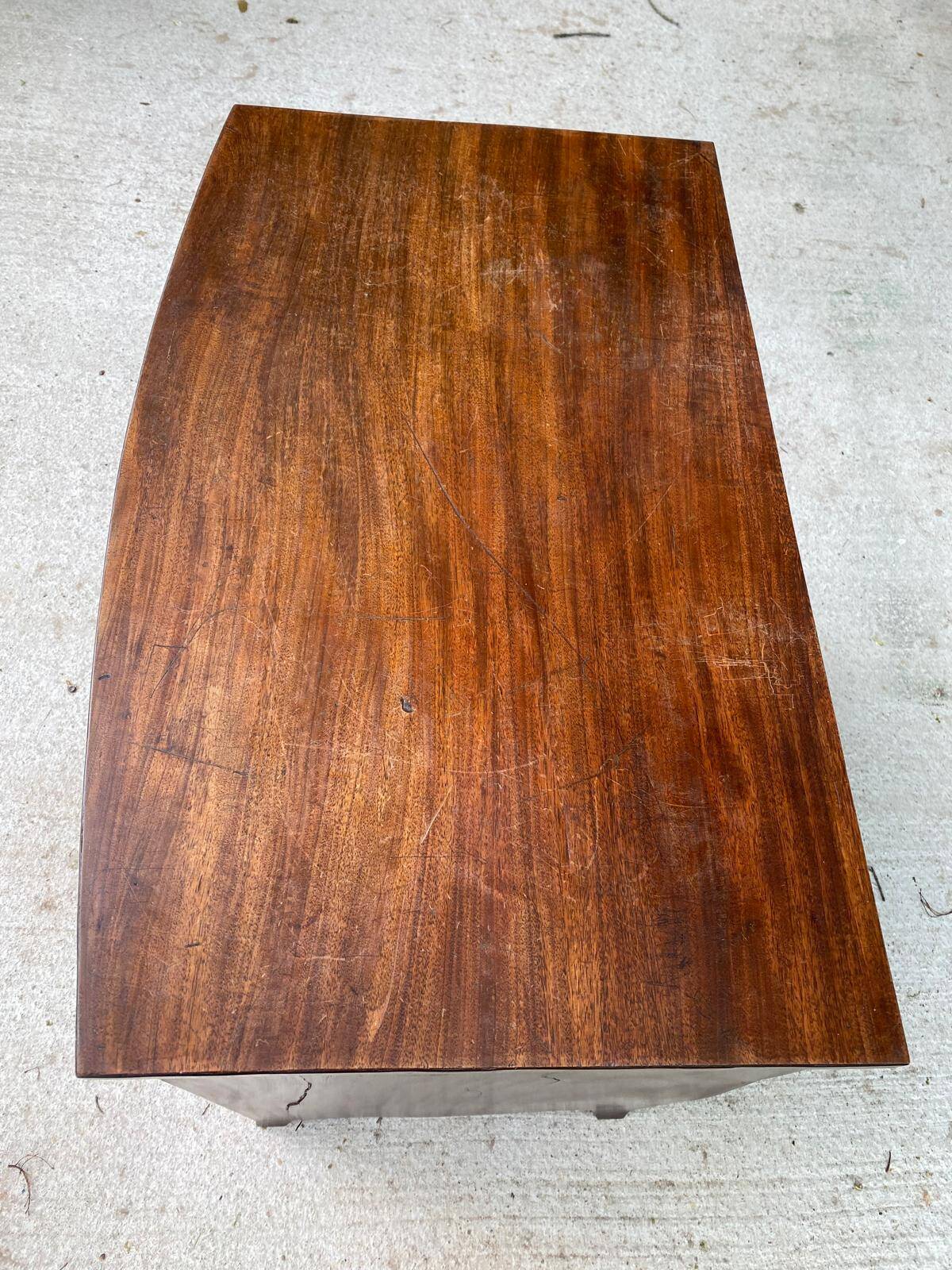 19th century English wooden chest of drawers with 4 drawers