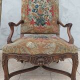 Paire de fauteuils Régence en noyer sculpté