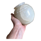 Vase boule en albâtre