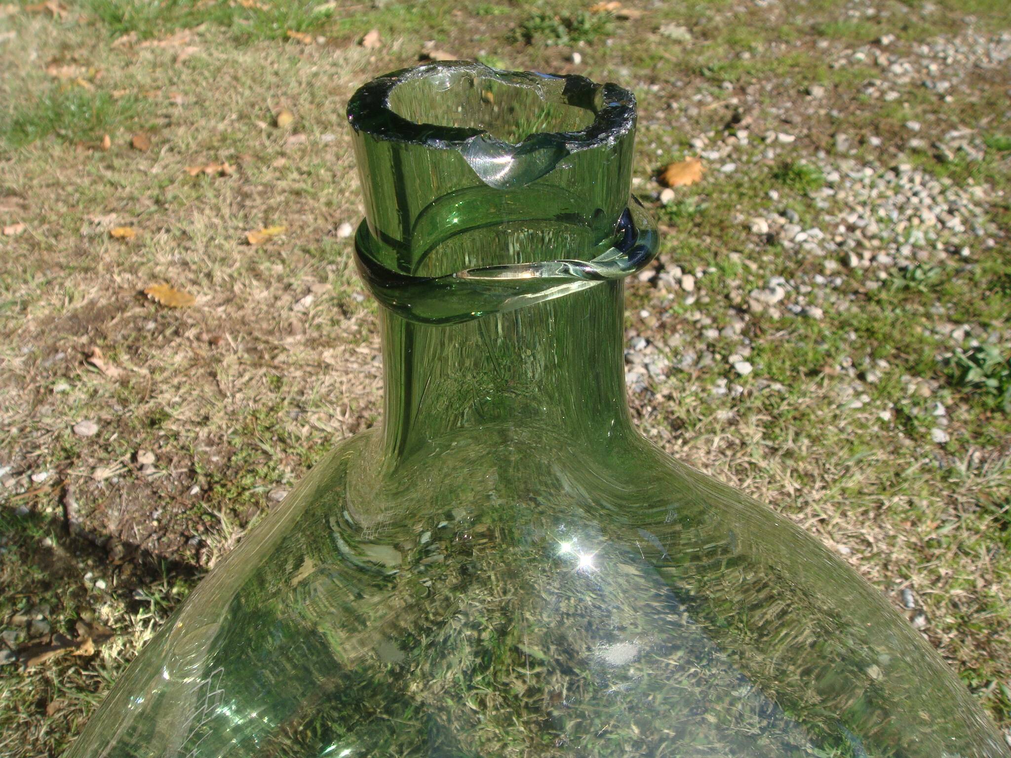 Great demijohn in blown glass