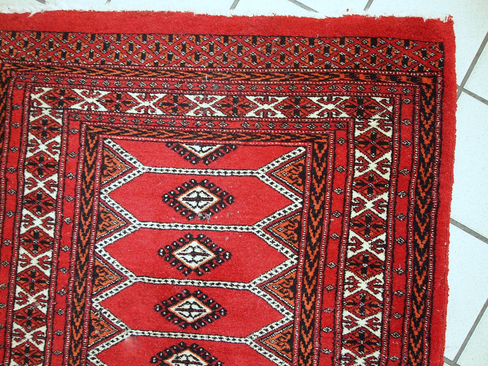 Tapis Vintage Lahore Pakistanais, Années 1960, Élégance Authentique