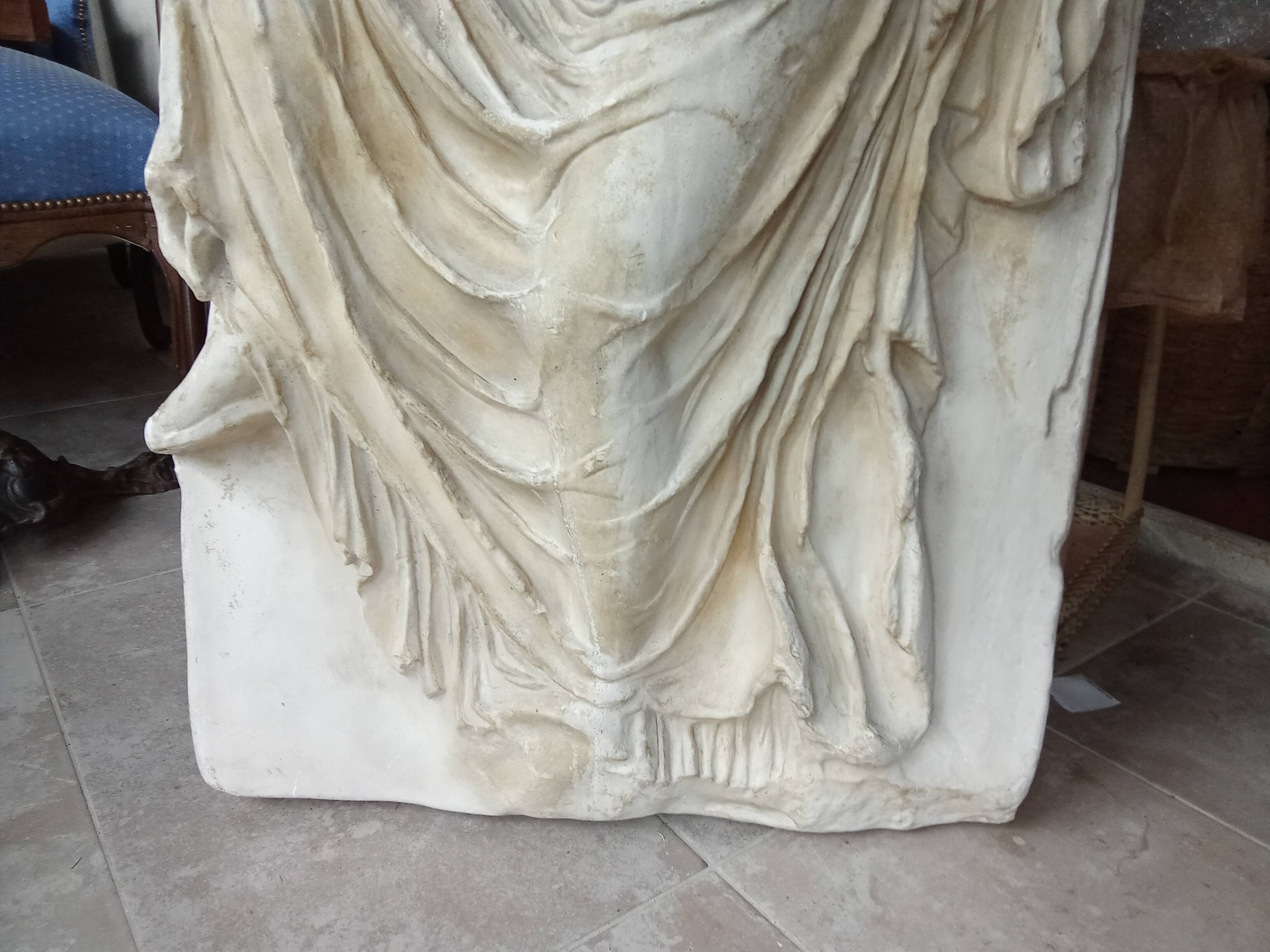 Ancien bas relief sculpture en plâtre Déesse Nike