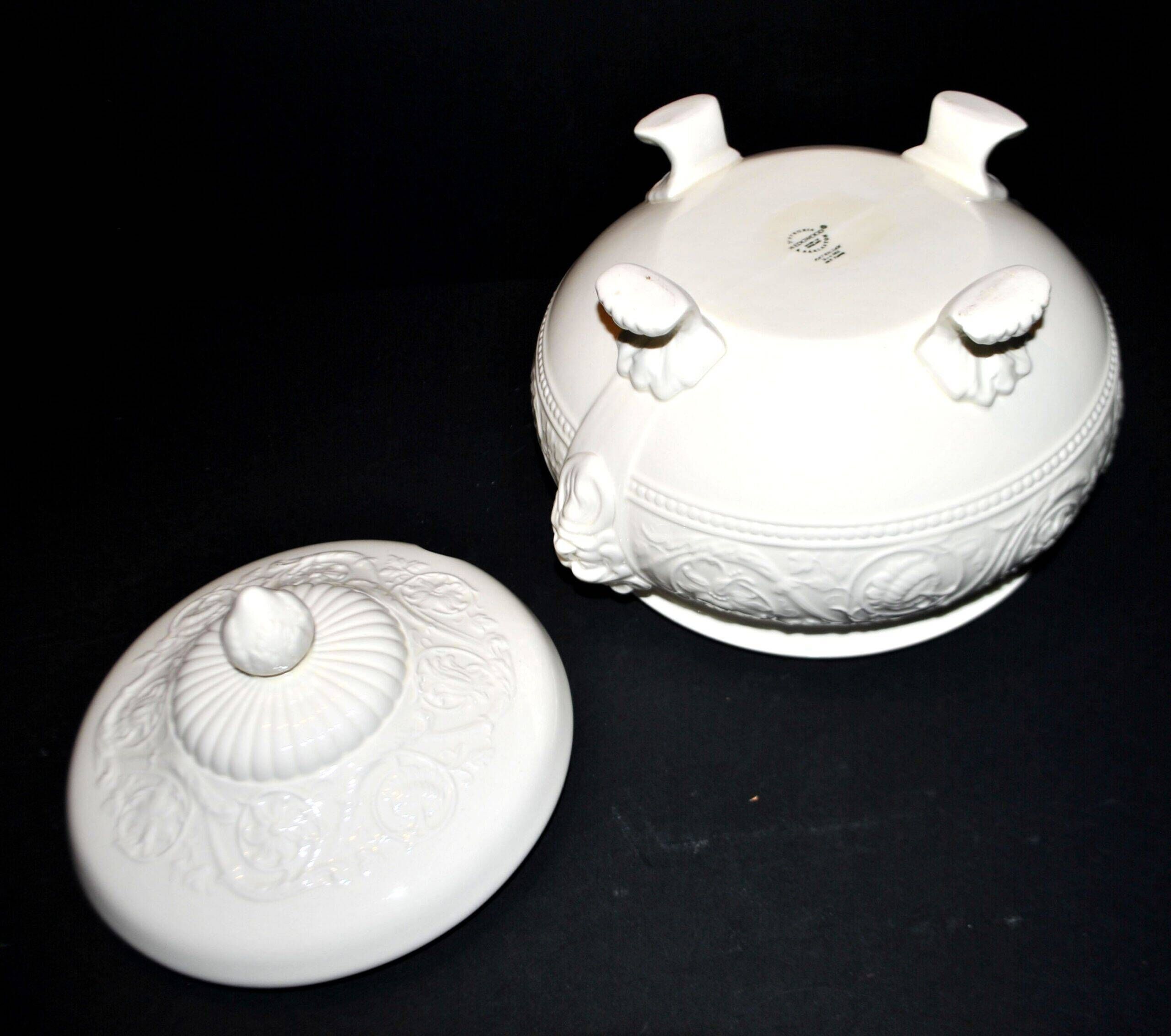 Rare Wedgwood "Patrician" molded opaque earthenware tureen, garland mascaron, England