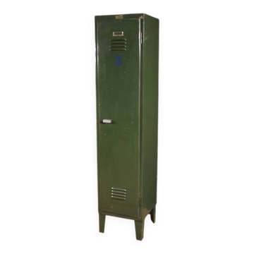 Armoire en métal laqué vert italien des années 1960/70.
