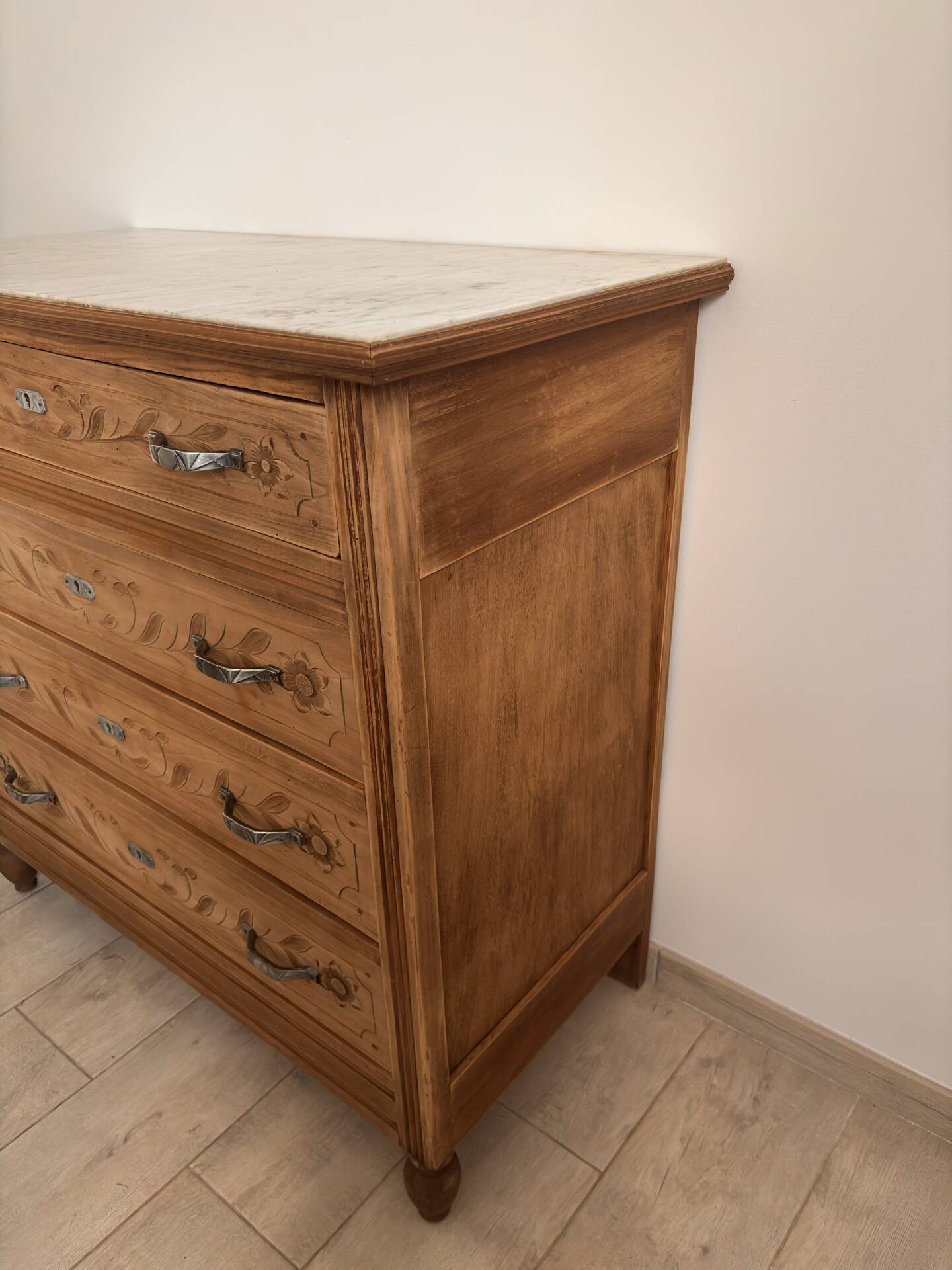 Art Deco chest of drawers