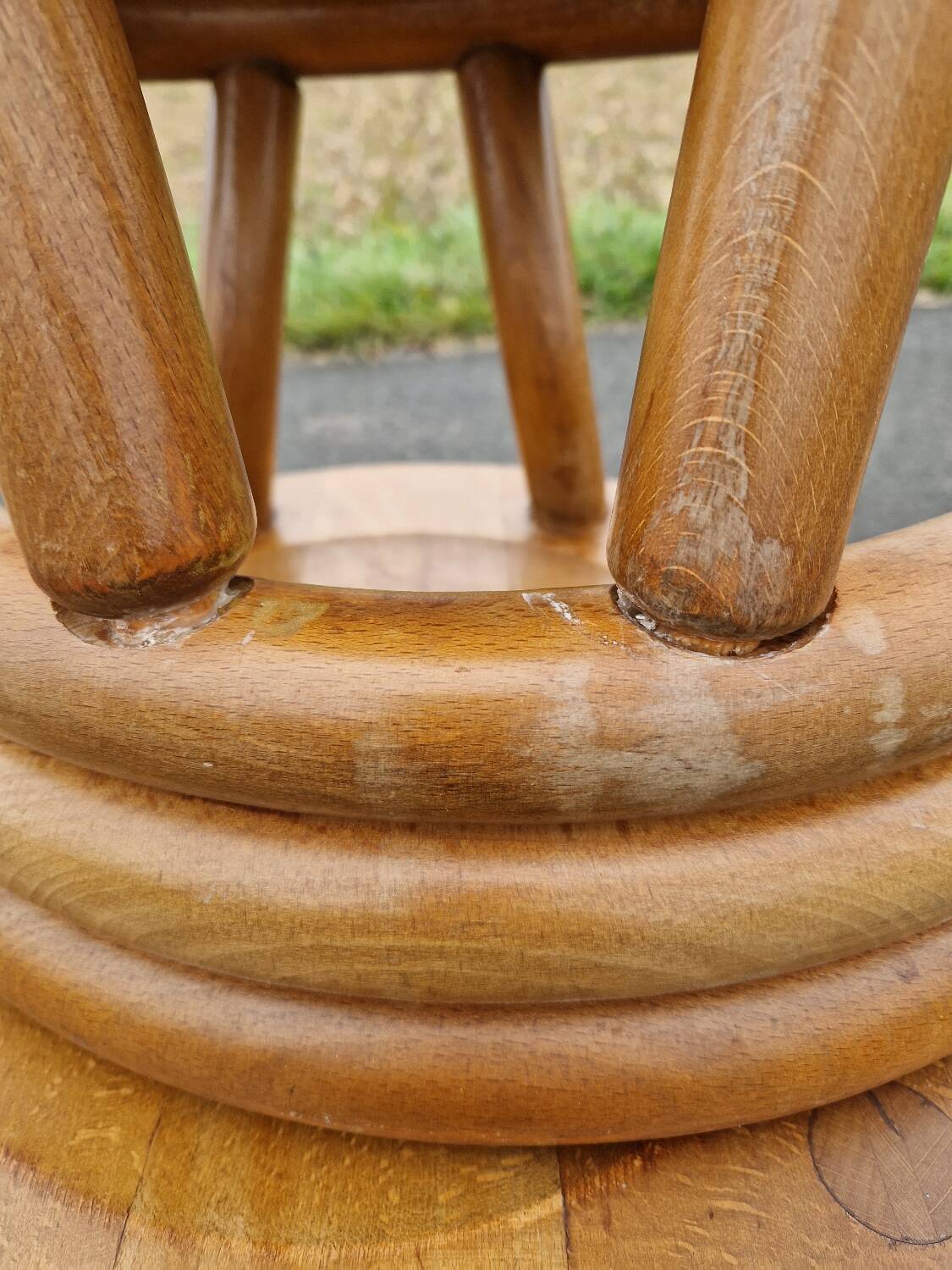 Set of 4 solid organic chairs