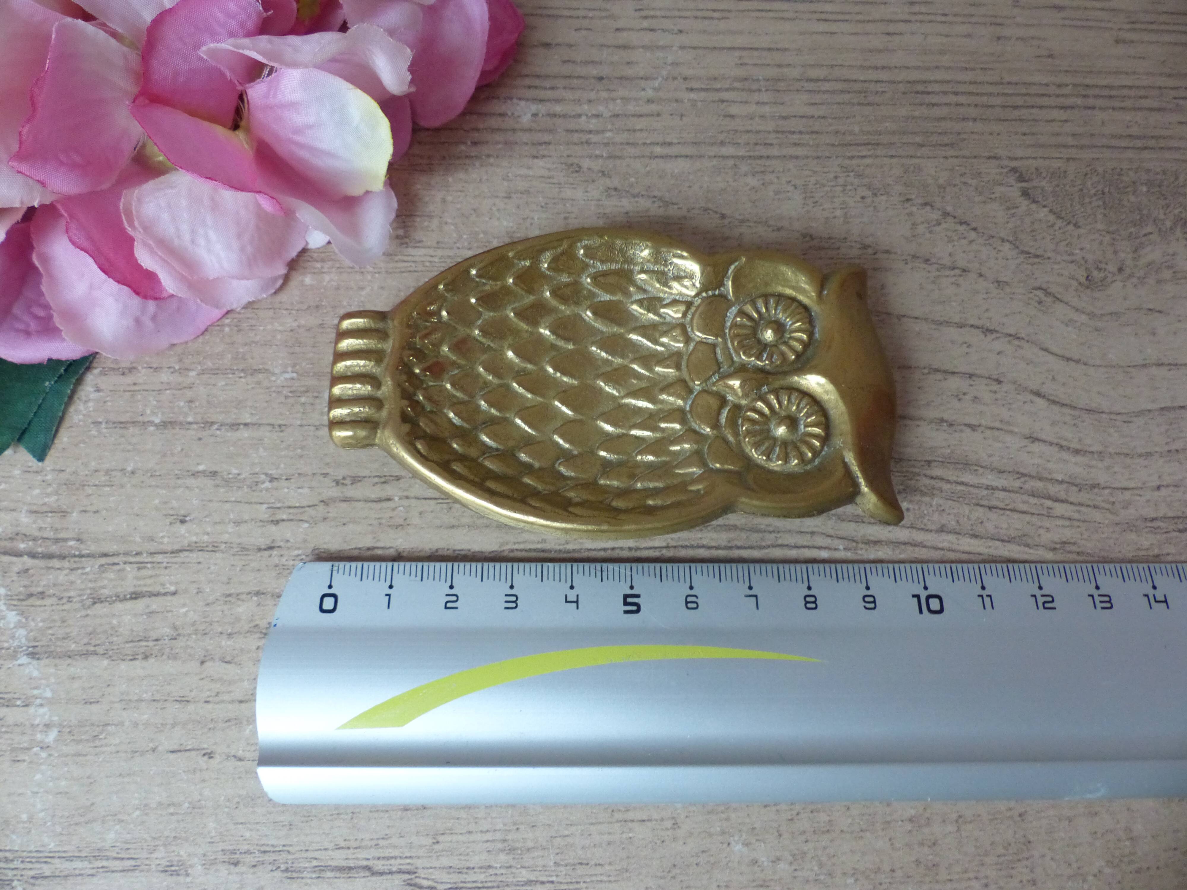 Small carved brass owl ashtray, owl pocket ashtray