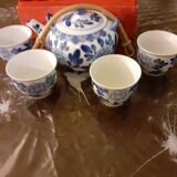 Asian porcelain box 1 tea and 4 cups with signature