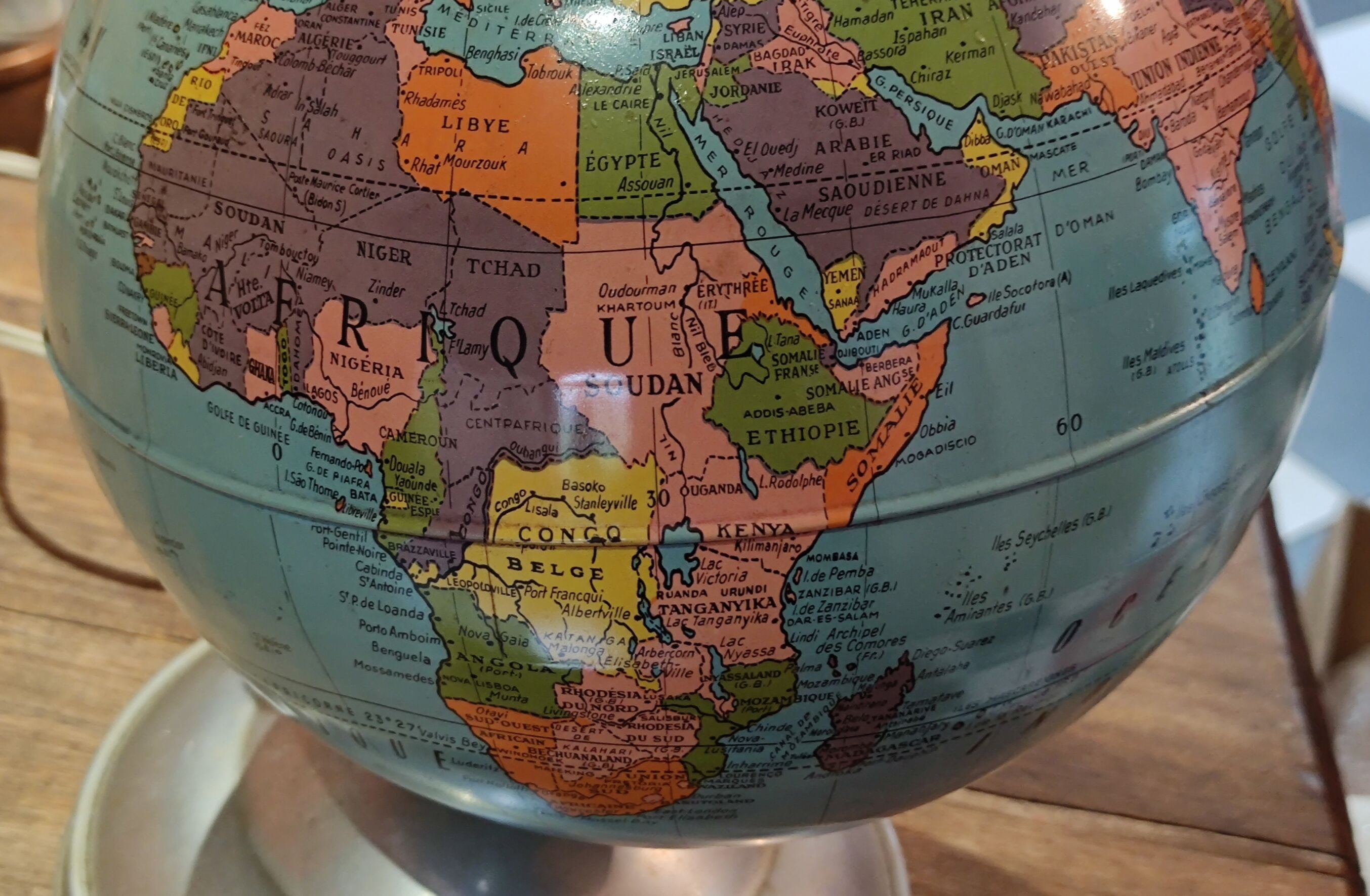 Vintage metal/Taride globe