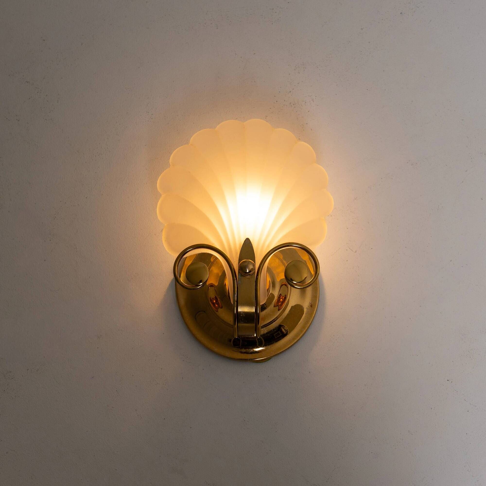Paire d'appliques murales en coquillage par Deknudt