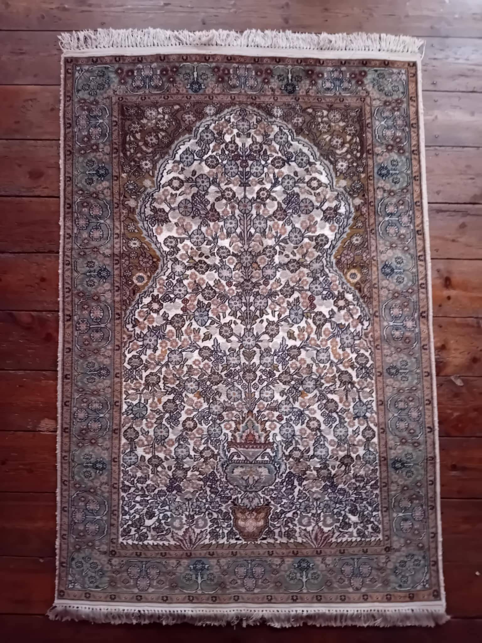 Handmade cashmere wool and silk rug 183x123cm