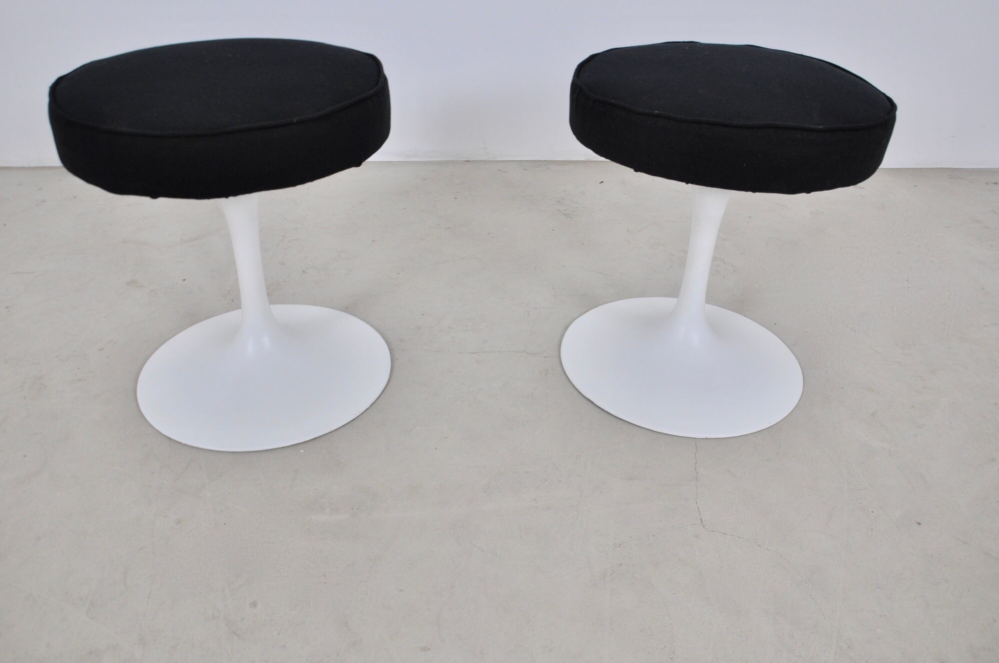 Tulip stools by Eero Saarinen for Knoll International, 1970