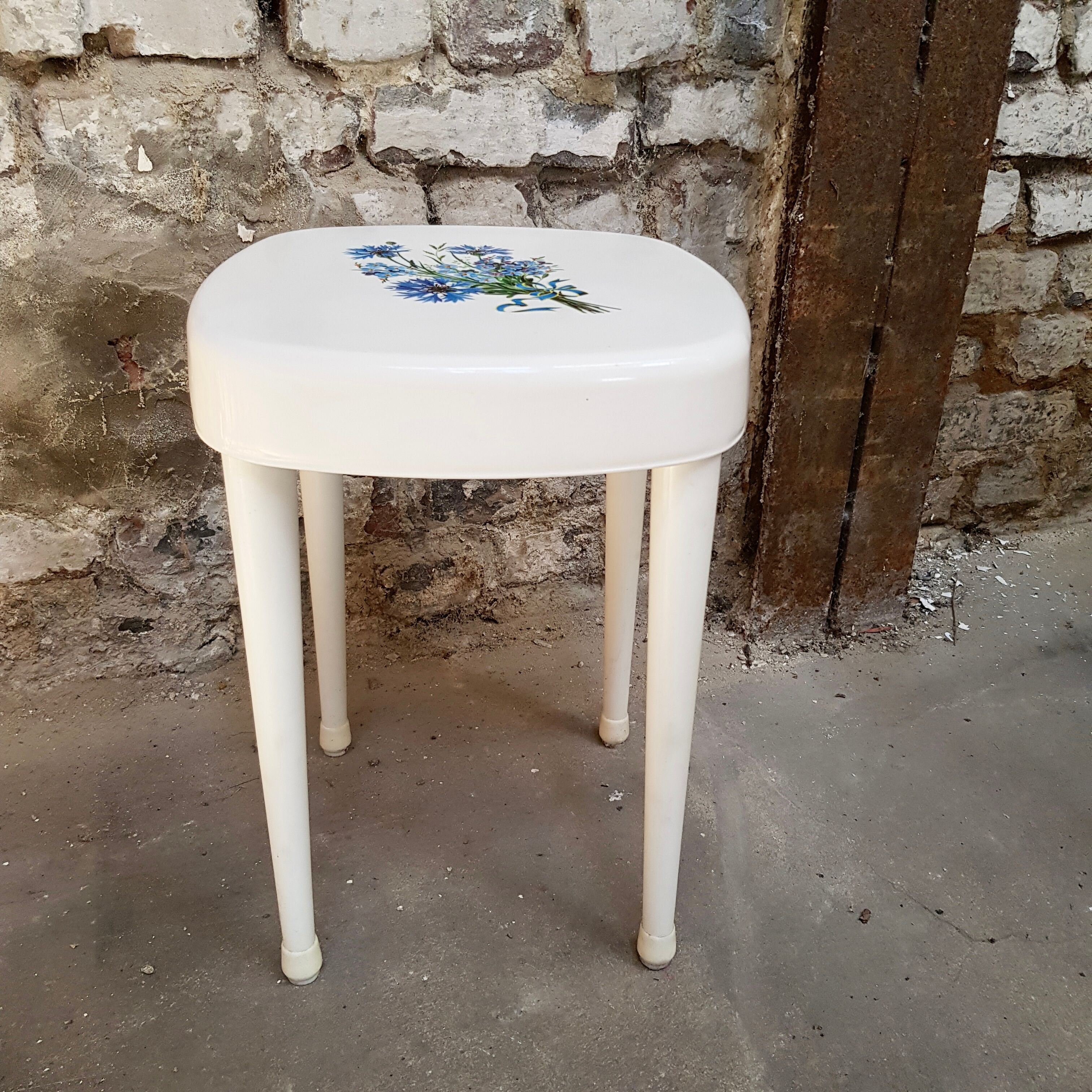Syla stool