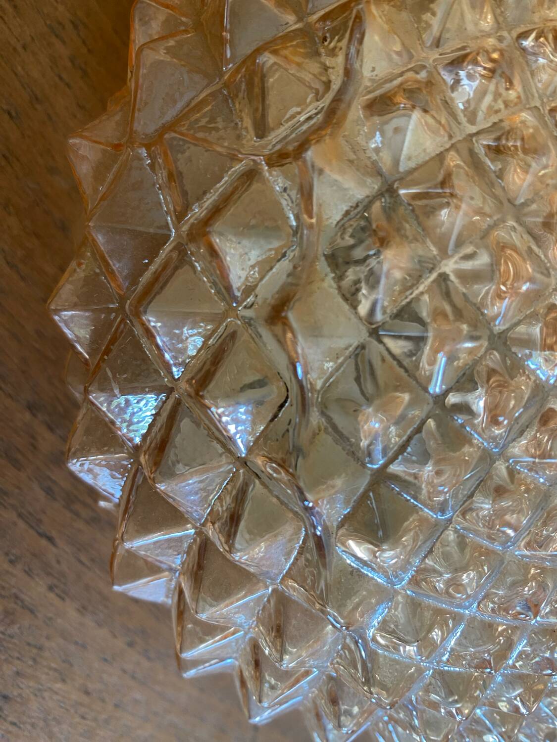 Lot de trois plafonniers en verre art déco