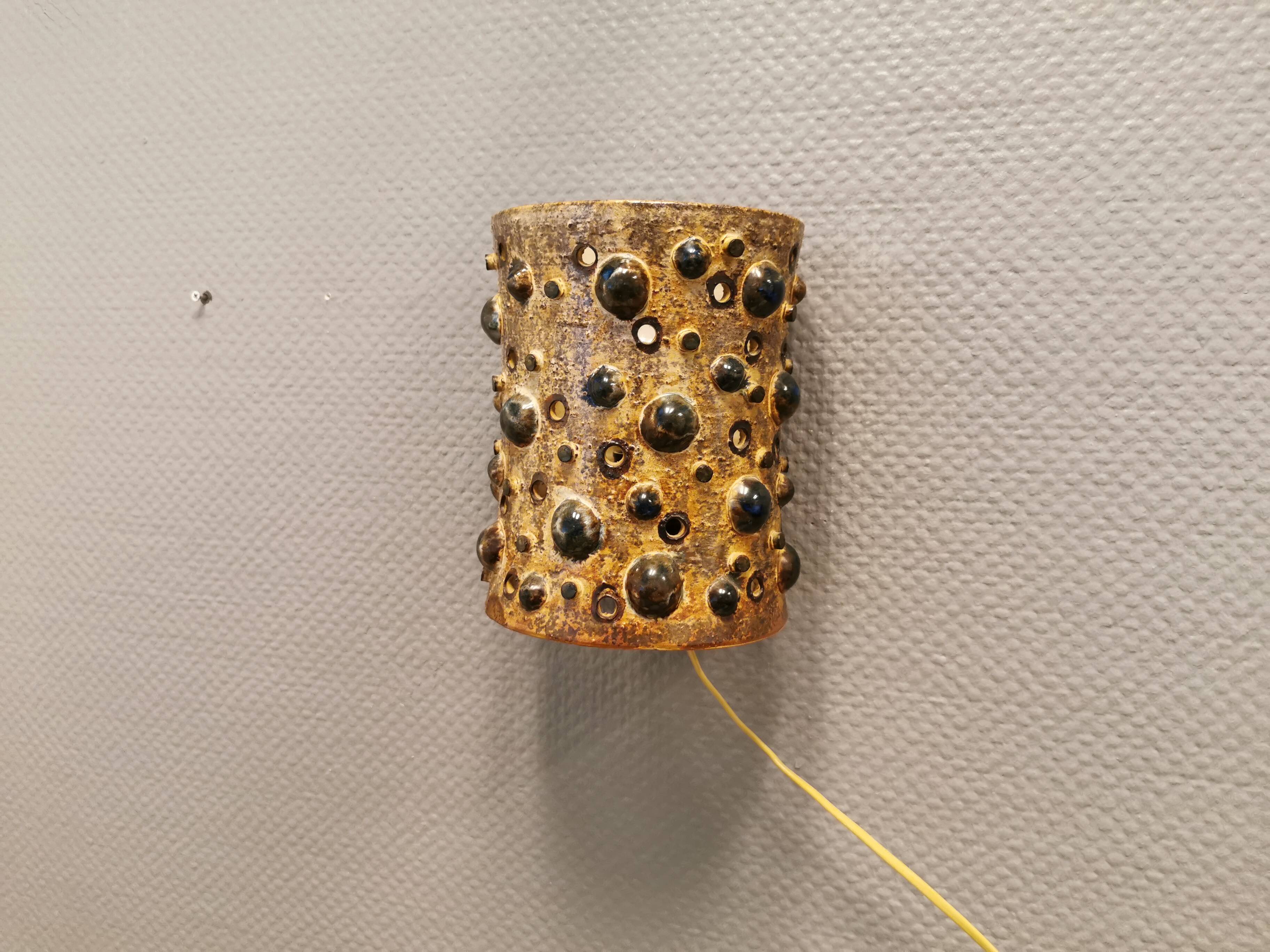 Ceramic wall light, designed by Jette Hellerøe for Axella Denmark, 1960s.