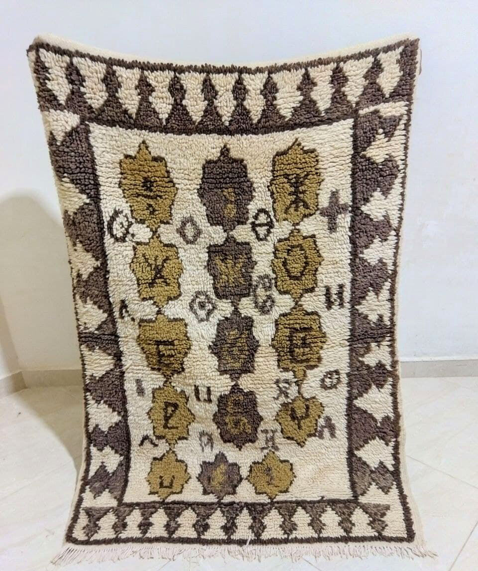 Moroccan berber carpet 134x90cm