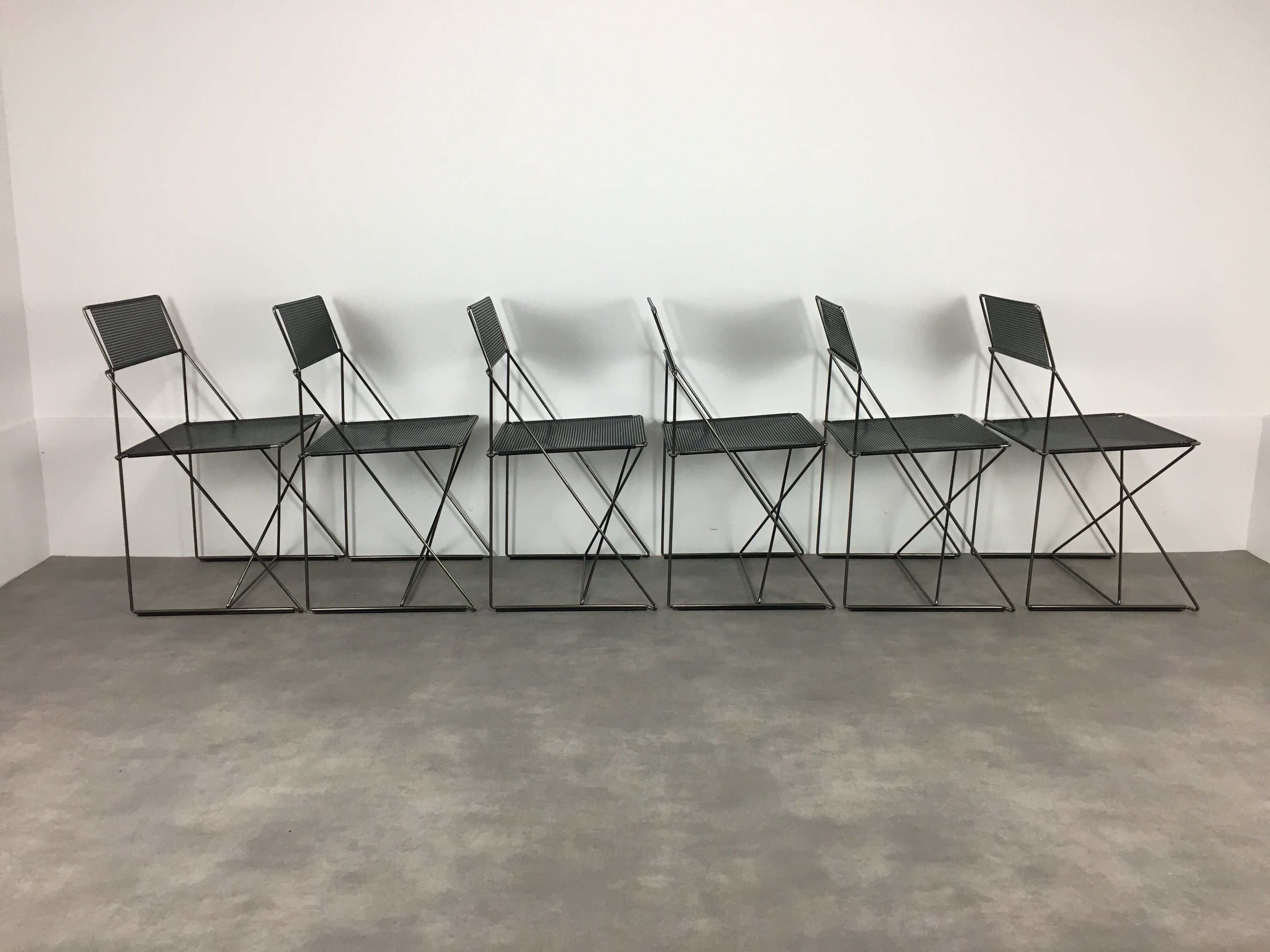 6 X-Line chairs by Niels Jorgen for Magis Italy Memphis style 1980