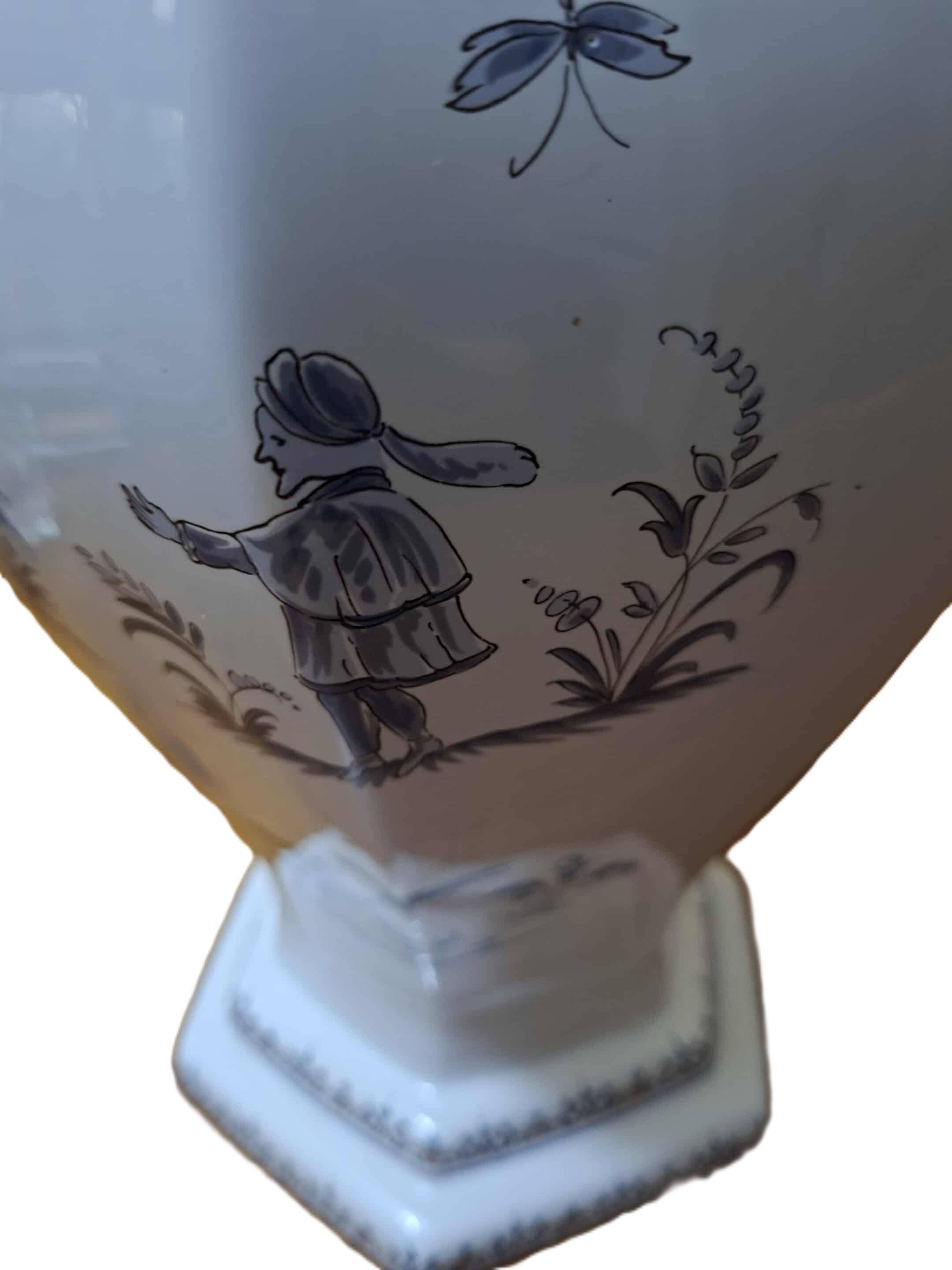 Lamp base in Moustiers style.