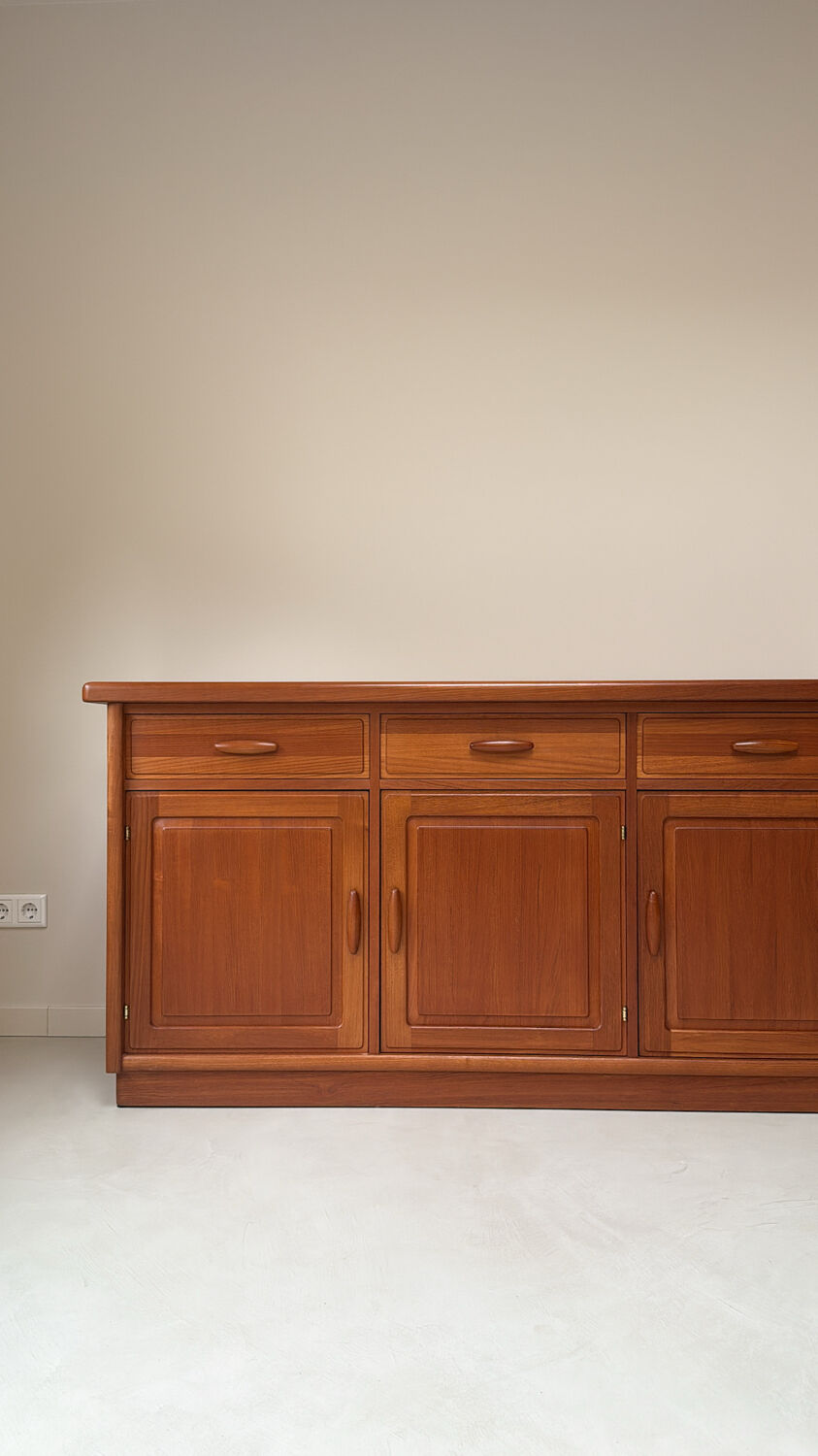 Vintage teak wooden Dyrlund sideboard