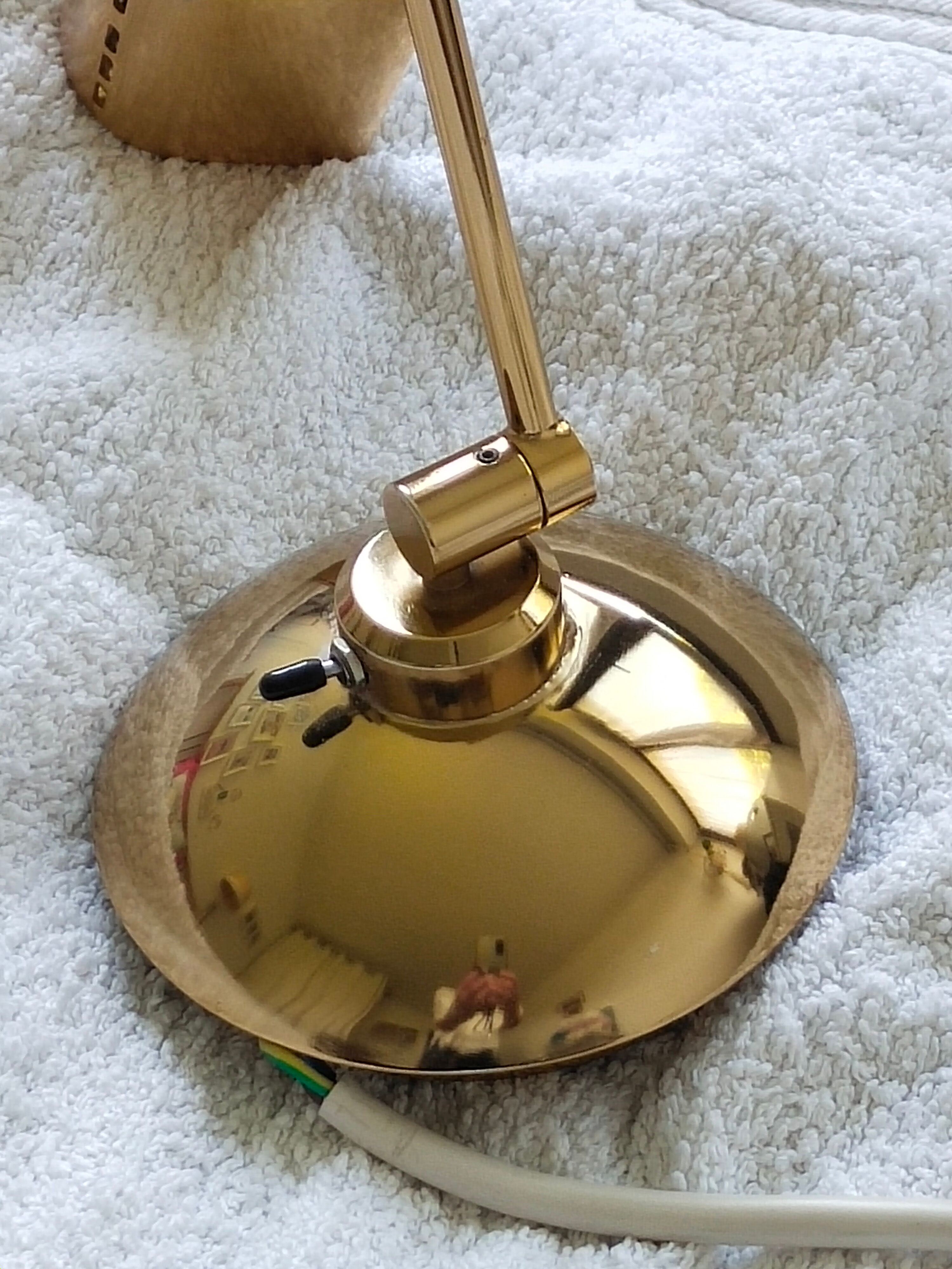 Vintage desk lamp, to be mounted on the wall.