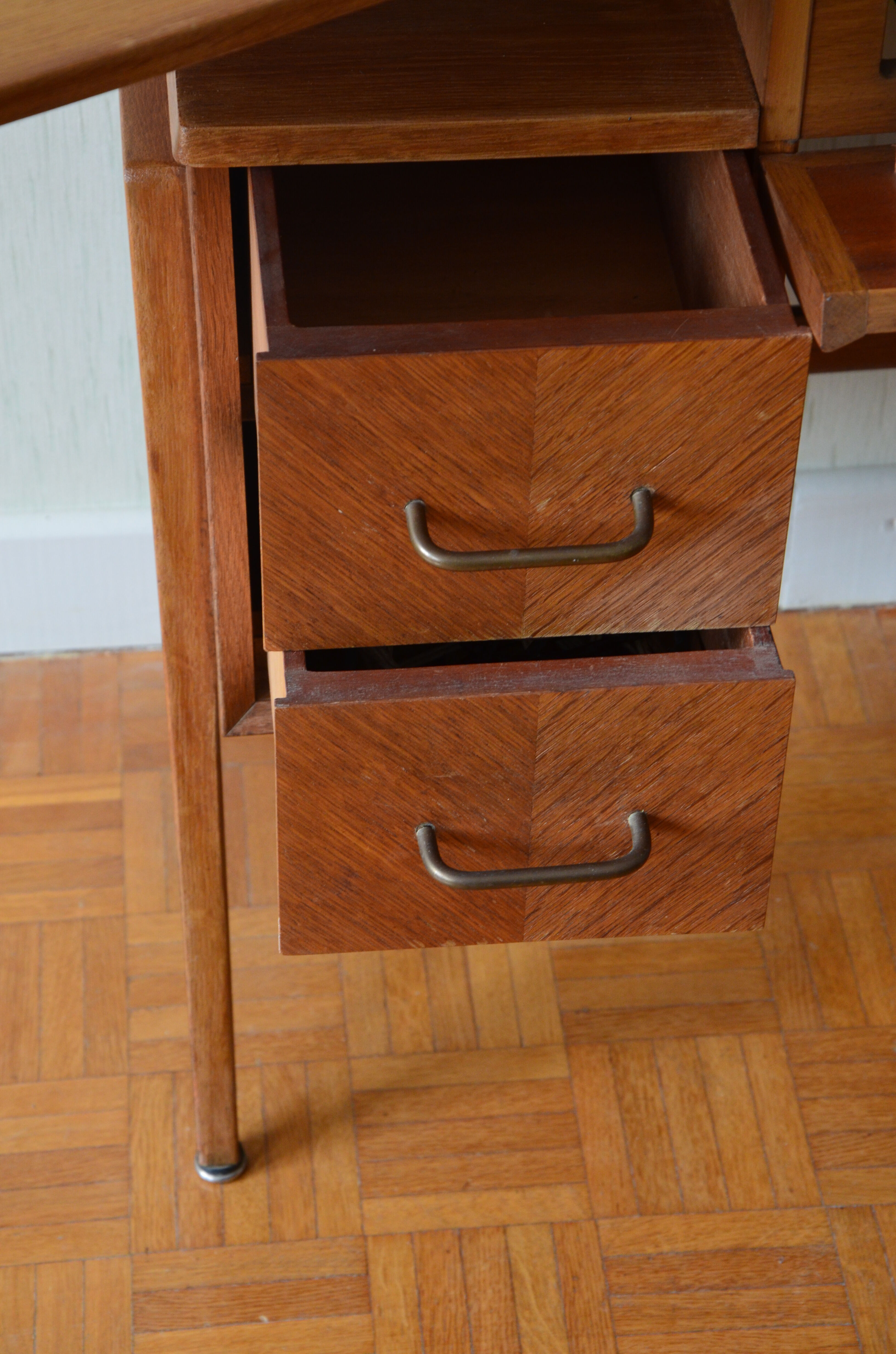Desk and its Singer integrated sewing machine, 1962