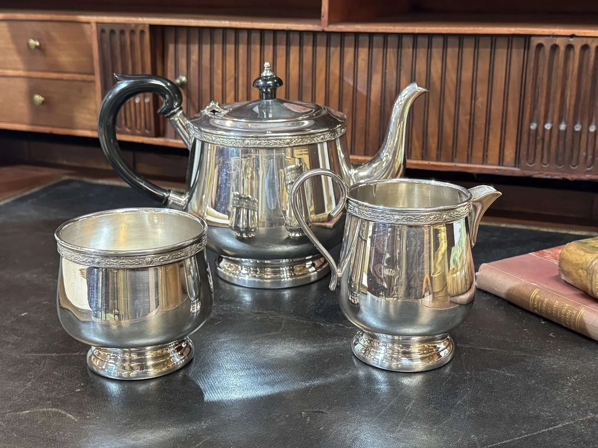 Silver-plated English service by Mappin & Webb from the 1930s.