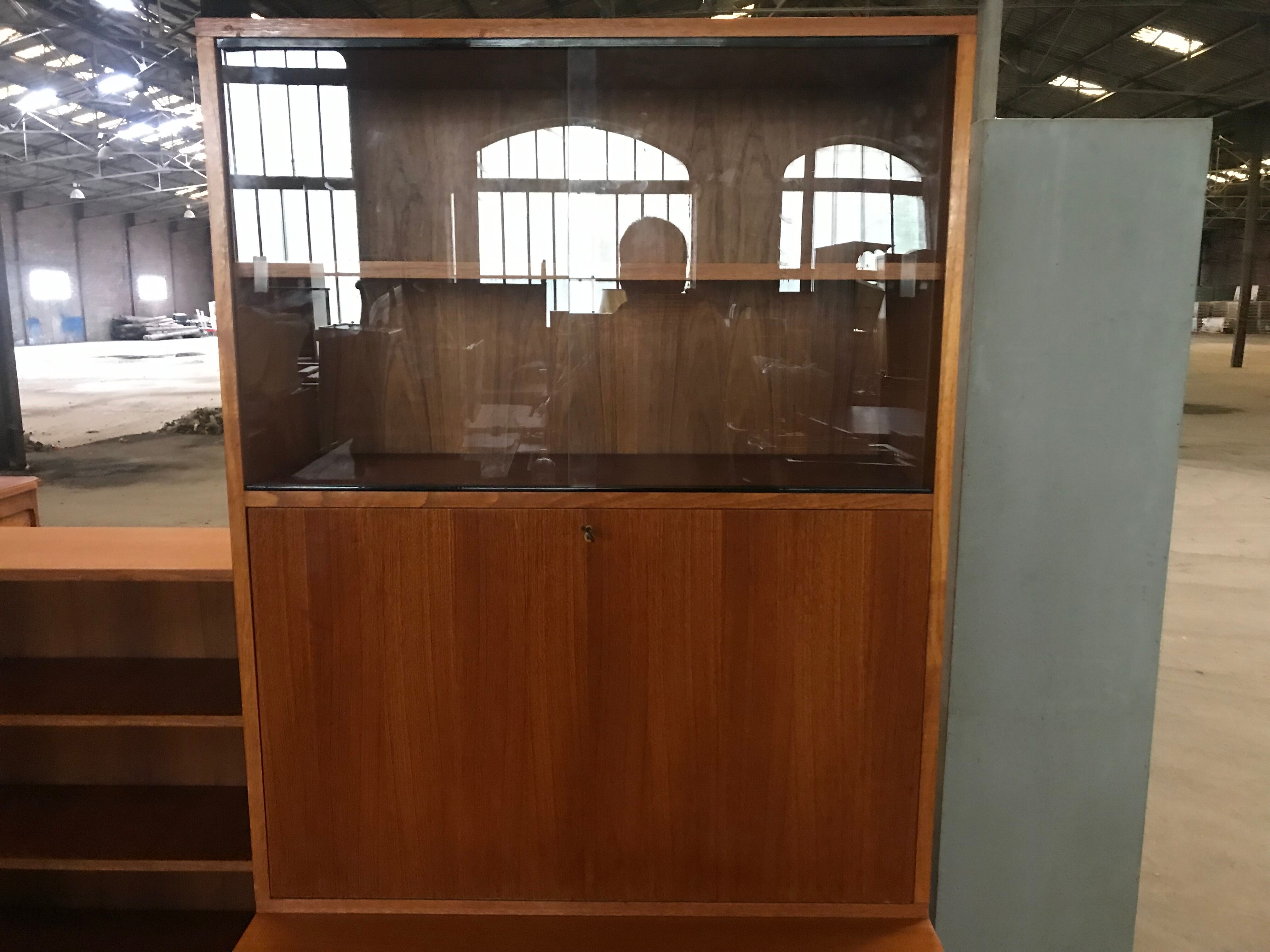 Scandinavian secretary