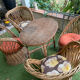 Very beautiful vintage rattan set: 4 armchairs and a table (75/57cm).